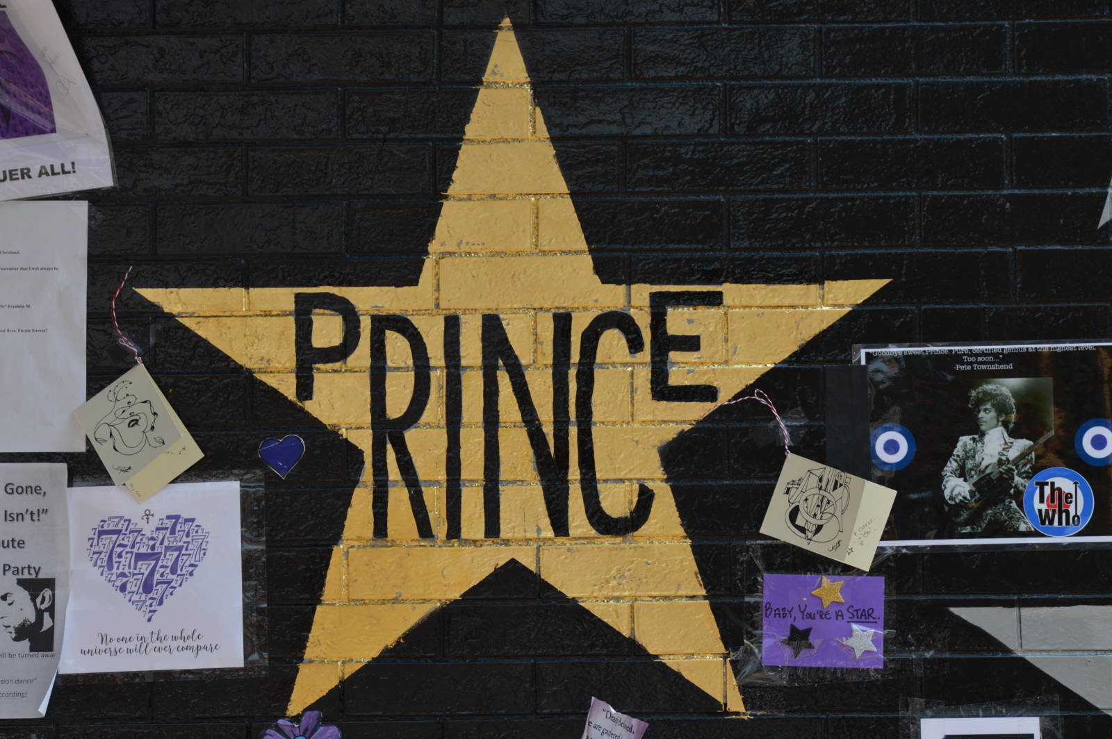 Photo Diary: First Ave Memorial – Prince